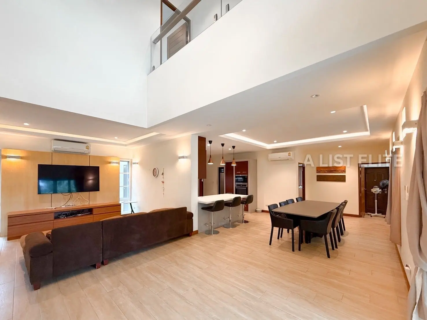 บ้านหรู 4 ห้องนอน 4 ห้องน้ำ บางเสร่ พัทยา