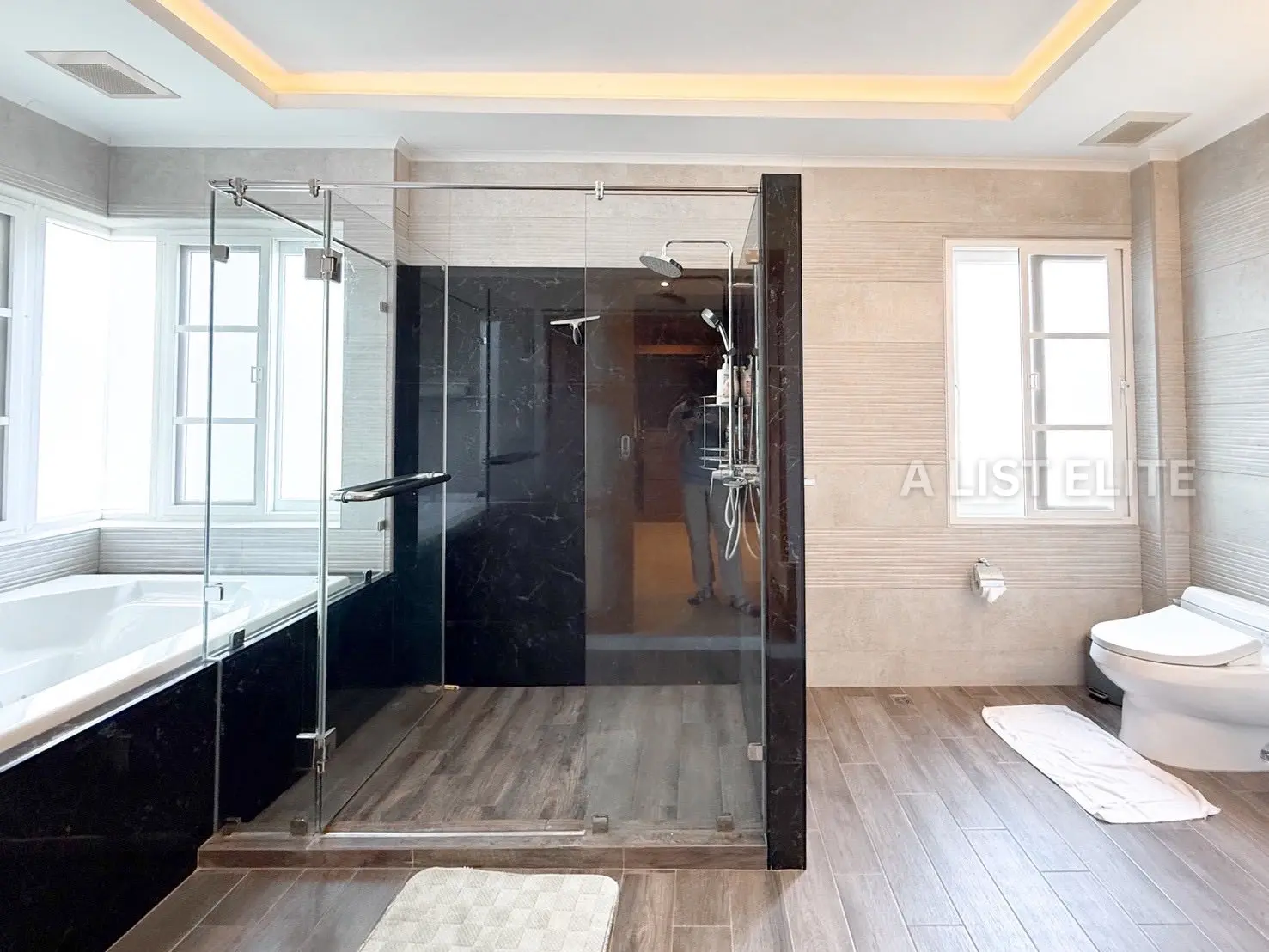 บ้านหรู 4 ห้องนอน 4 ห้องน้ำ บางเสร่ พัทยา