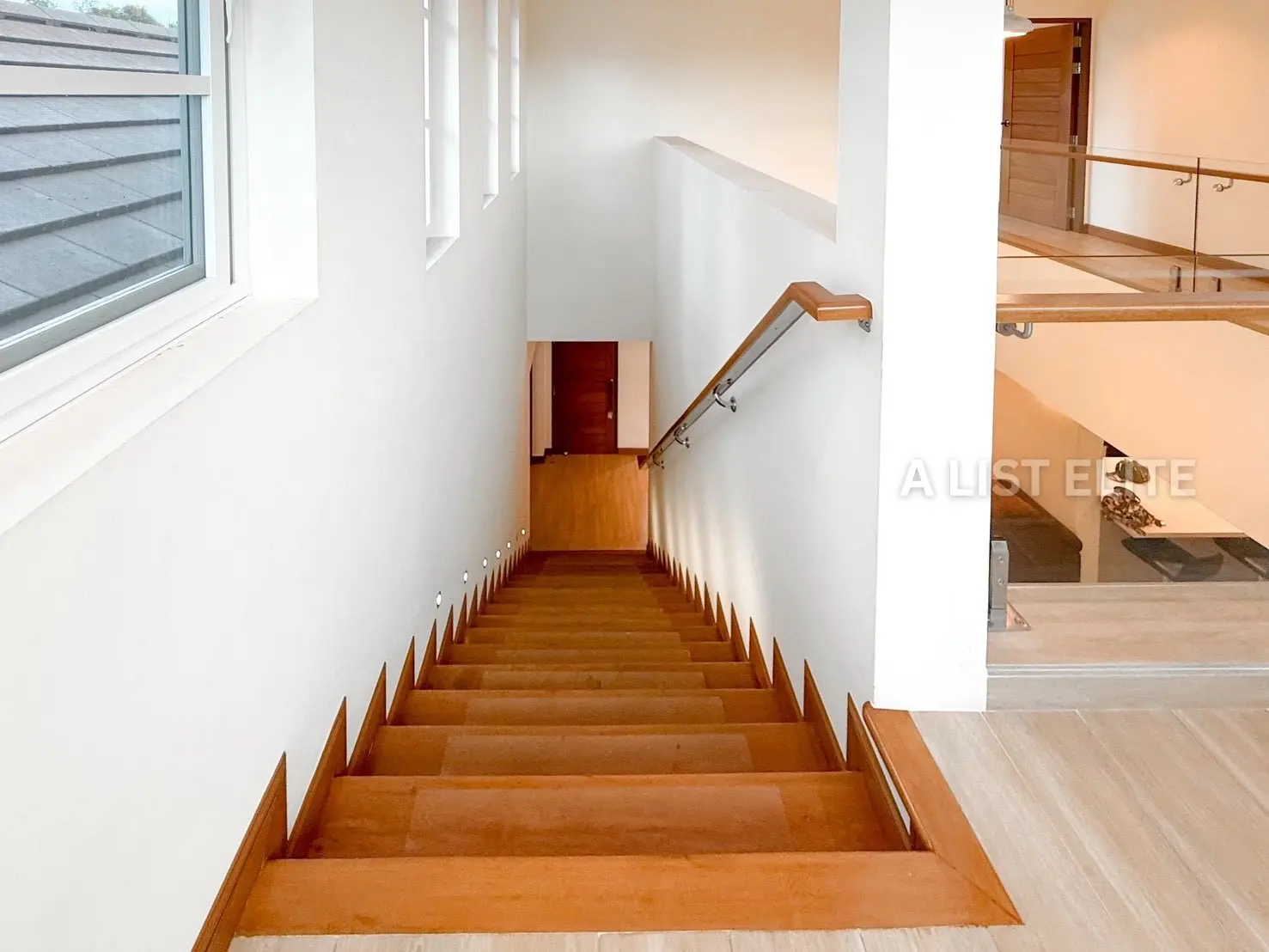 บ้านหรู 4 ห้องนอน 4 ห้องน้ำ บางเสร่ พัทยา