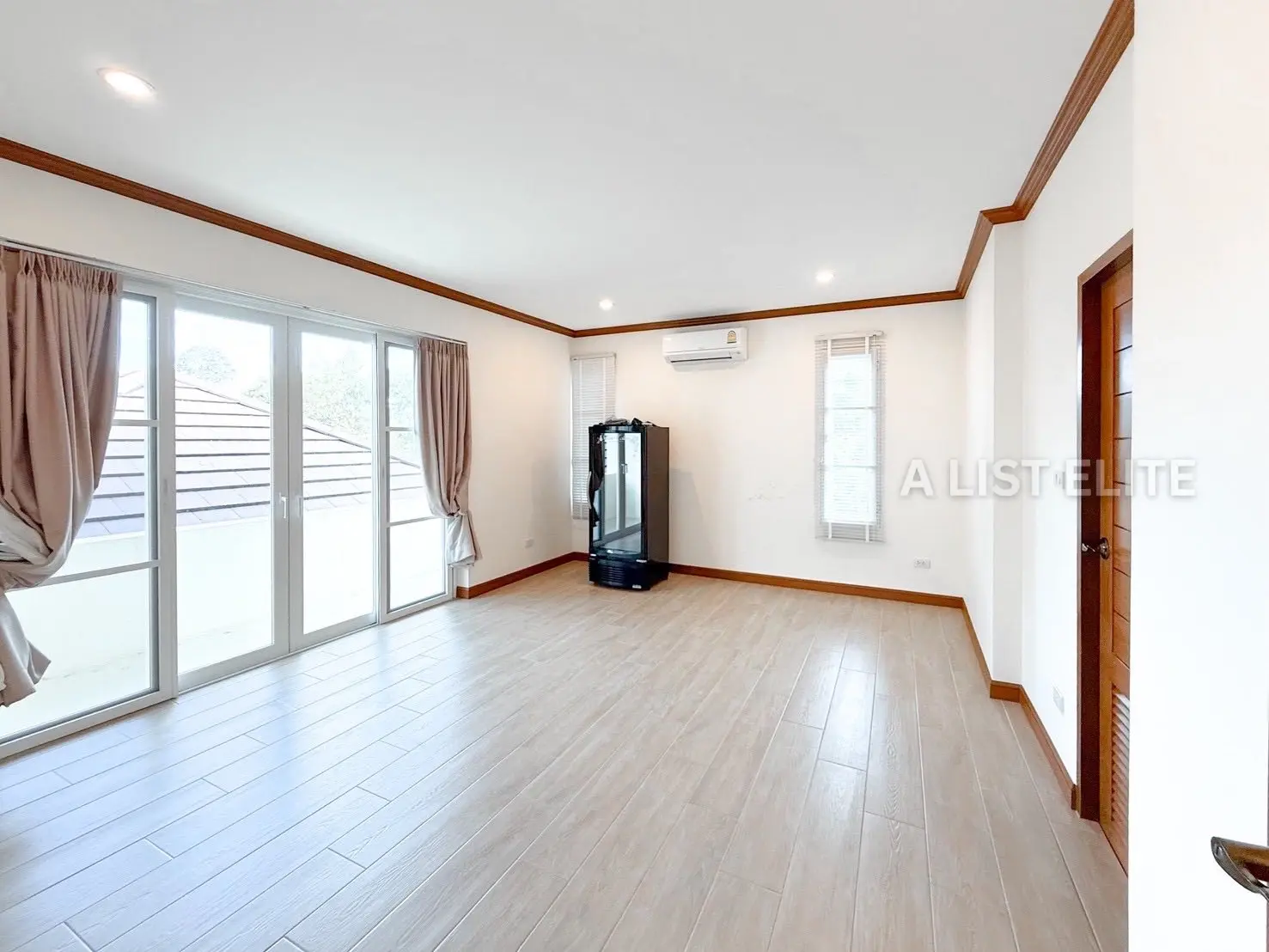 บ้านหรู 4 ห้องนอน 4 ห้องน้ำ บางเสร่ พัทยา