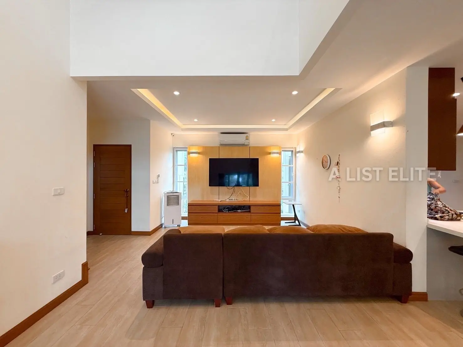 บ้านหรู 4 ห้องนอน 4 ห้องน้ำ บางเสร่ พัทยา