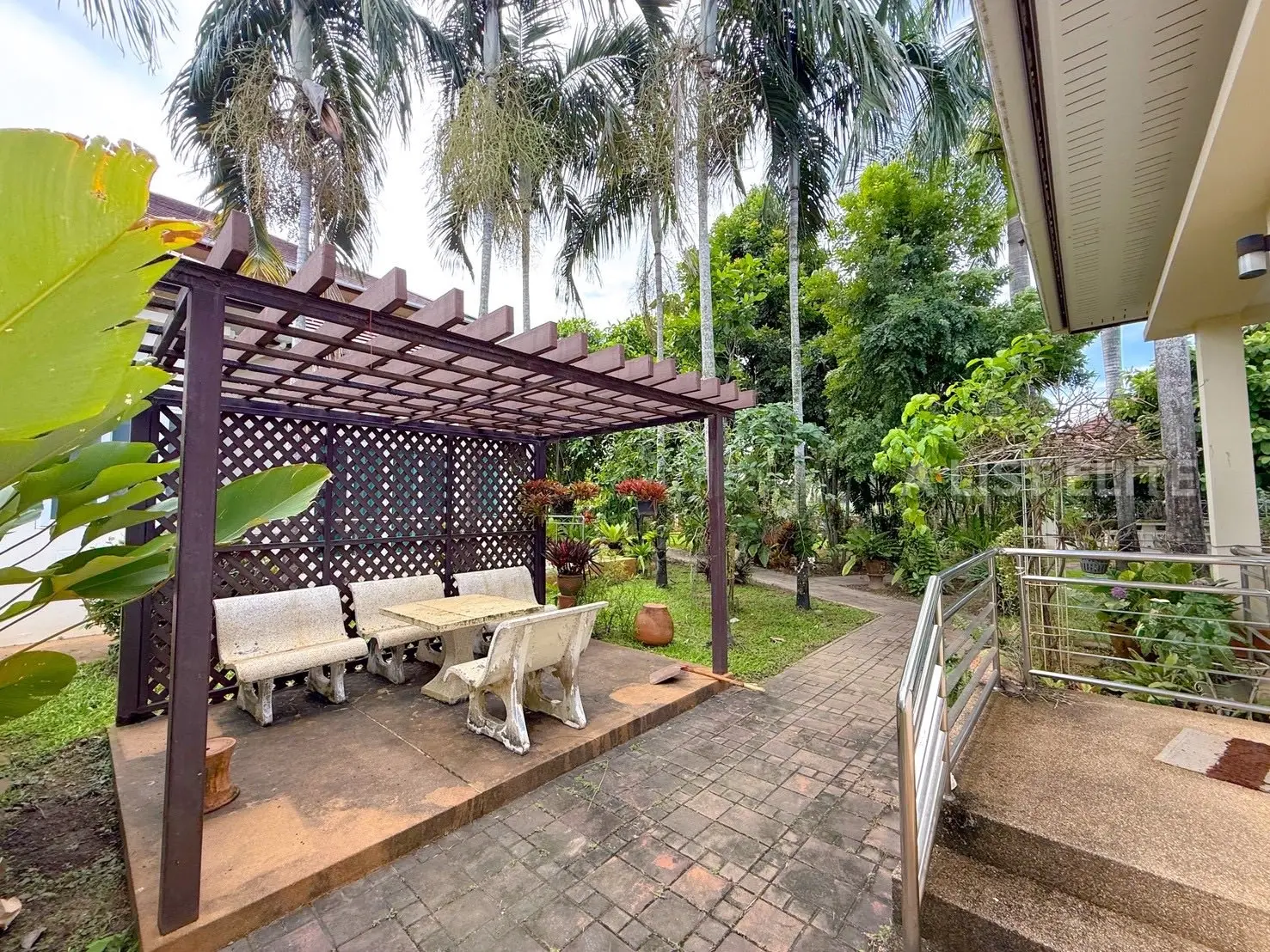 บ้านหรู 4 ห้องนอน 4 ห้องน้ำ บางเสร่ พัทยา