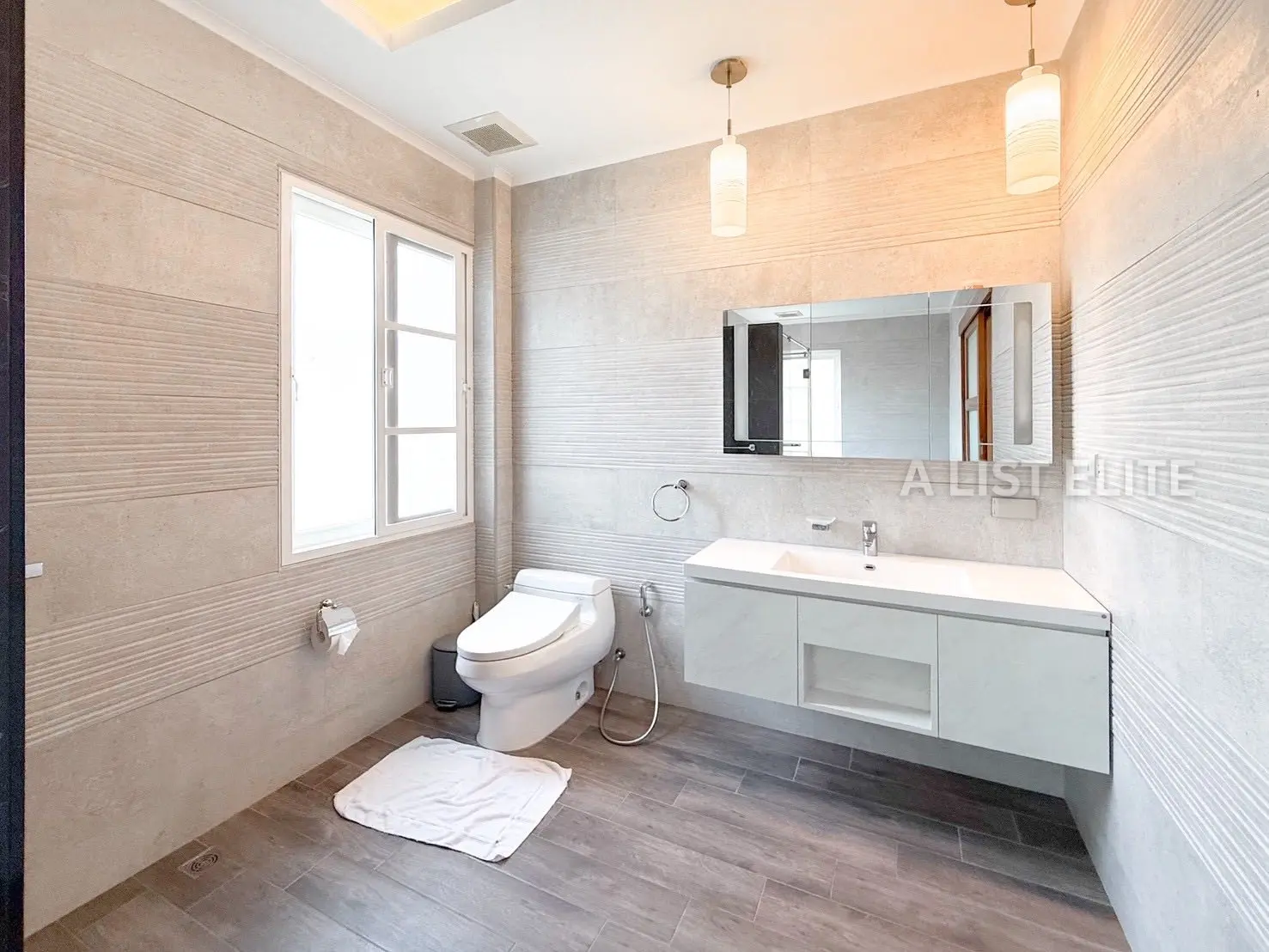 บ้านหรู 4 ห้องนอน 4 ห้องน้ำ บางเสร่ พัทยา