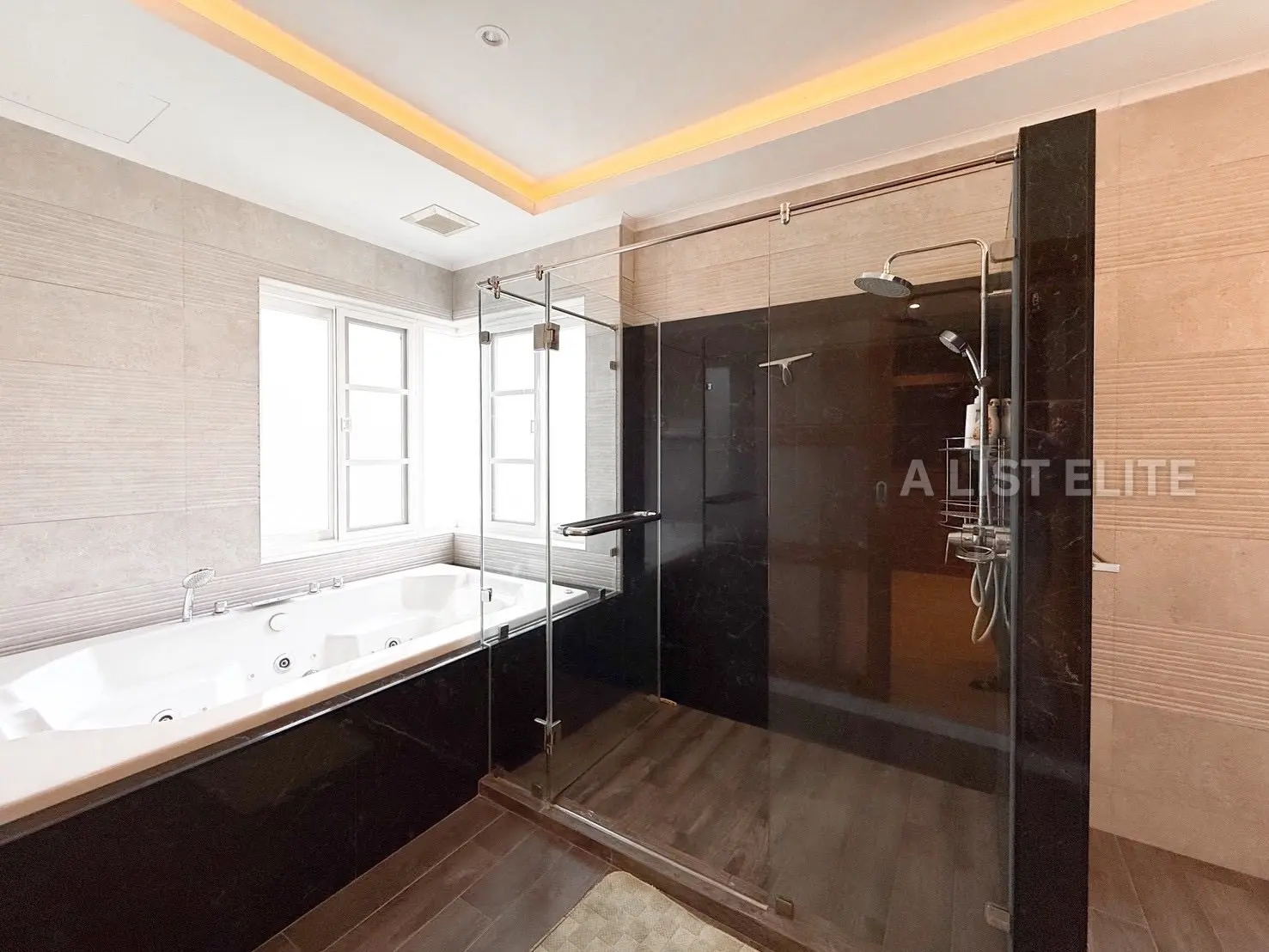 บ้านหรู 4 ห้องนอน 4 ห้องน้ำ บางเสร่ พัทยา