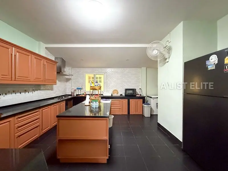 Pattaya land and house village