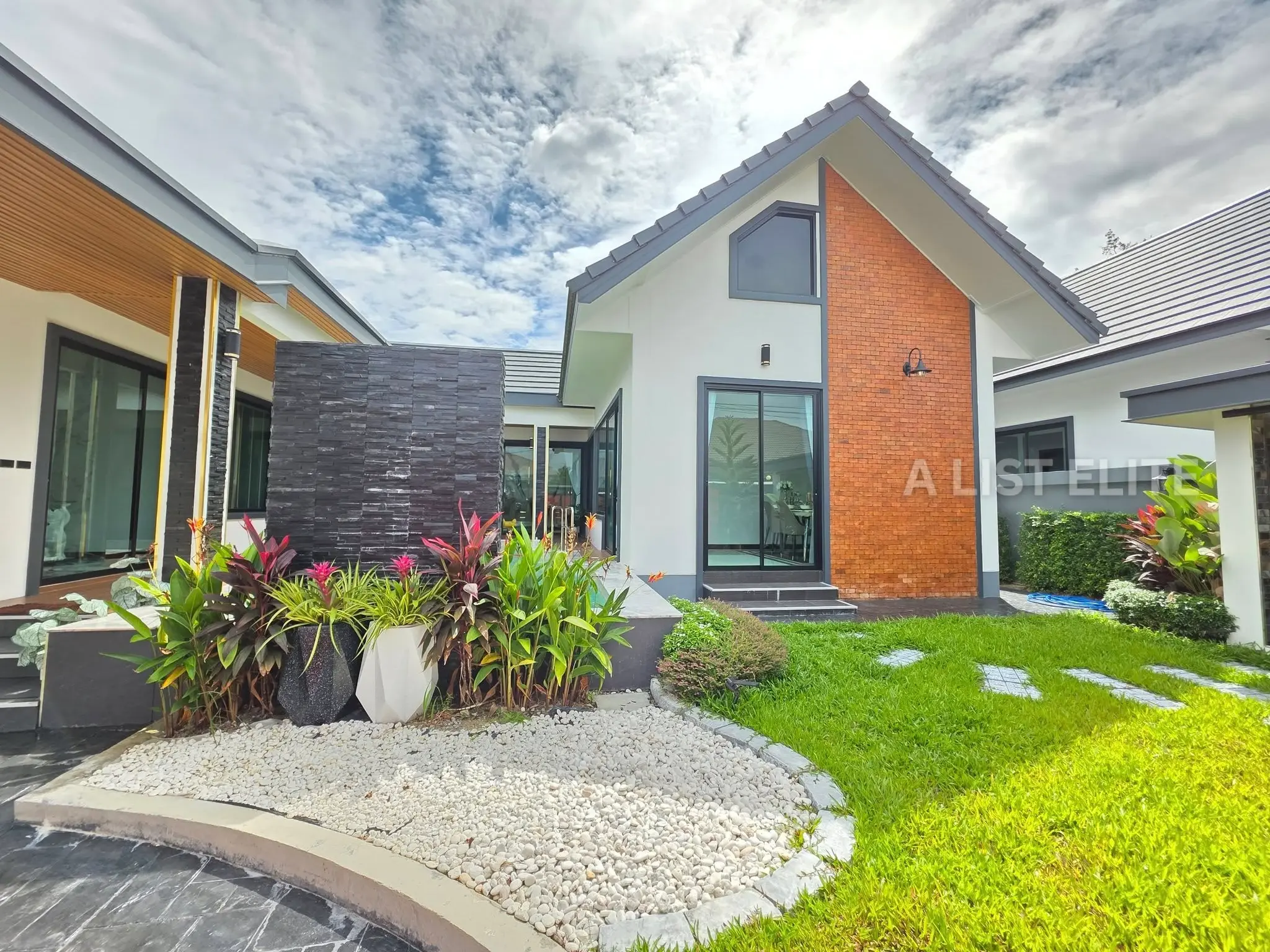 ขายพูลวิลล่า 3 ห้องนอน 4 ห้องน้ำ พัทยา ใกล้อ่างมาบประชัน