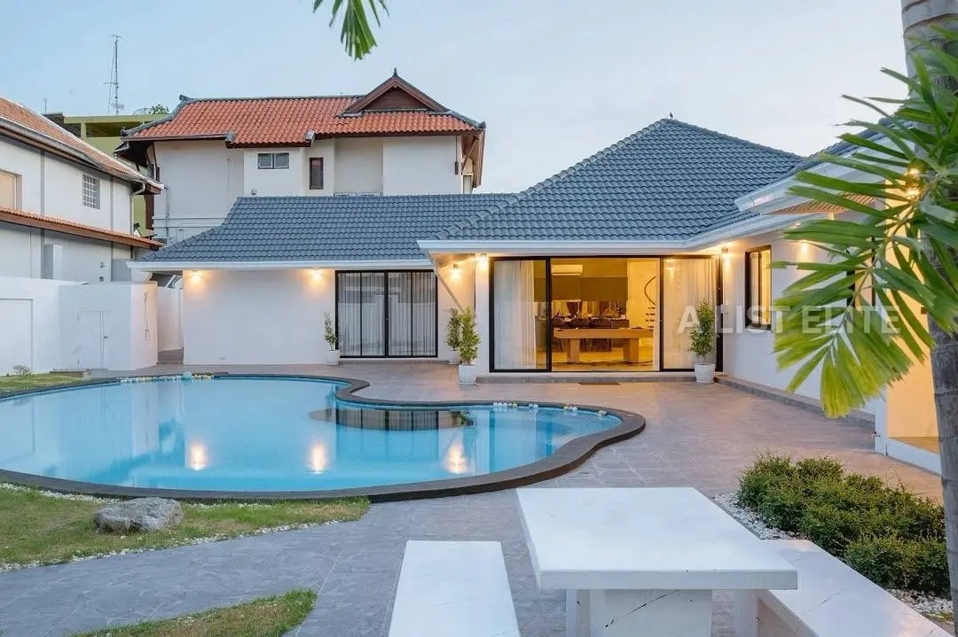 ขายพูลวิลล่าหรู 3 ห้องนอน 4 ห้องน้ำ พัทยา – ทำเลอ่างมาบประชัน