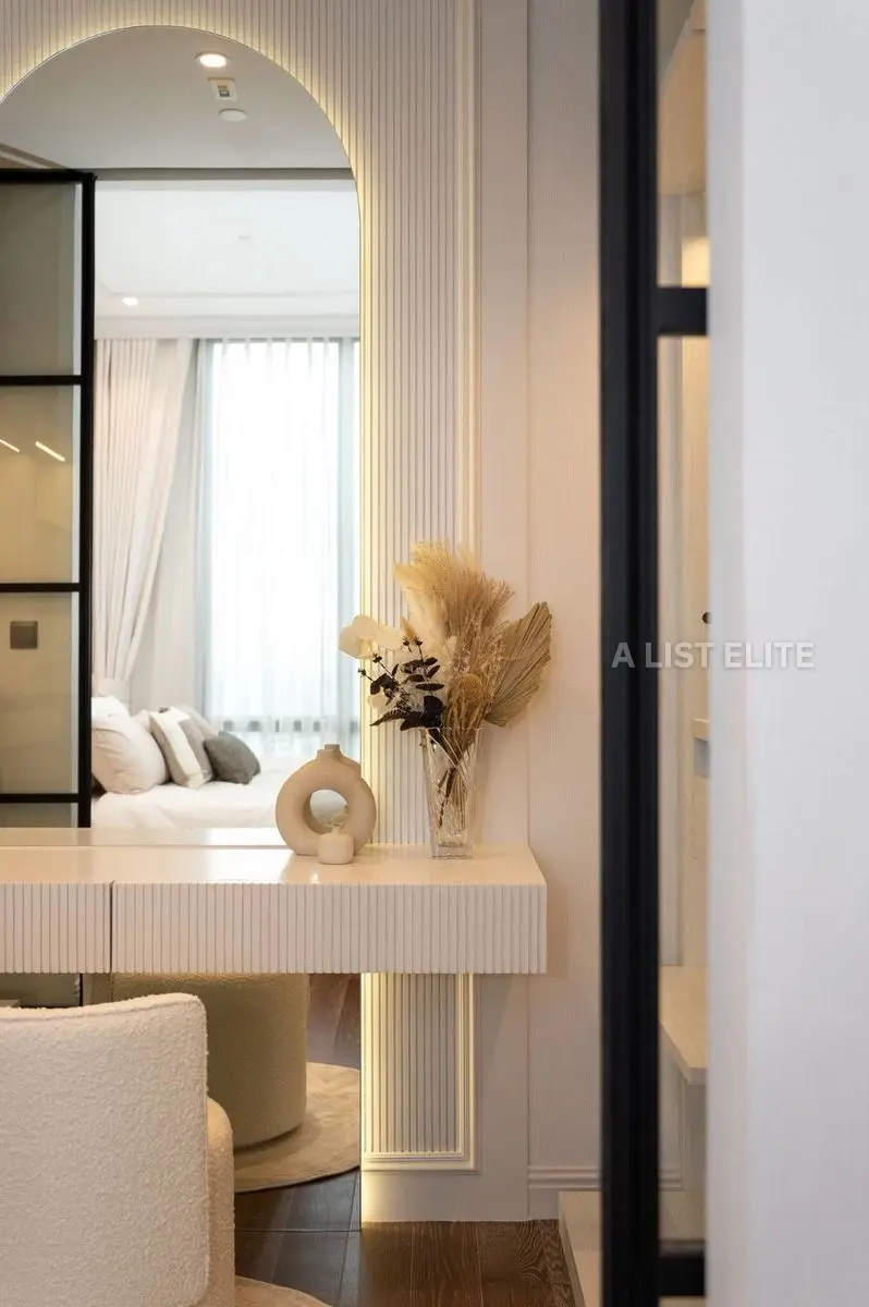 3 Bedroom 3 Bathroom Condo in Muniq Langsuan, Bangkok