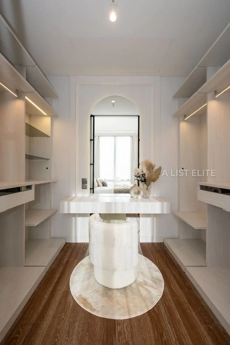 3 Bedroom 3 Bathroom Condo in Muniq Langsuan, Bangkok