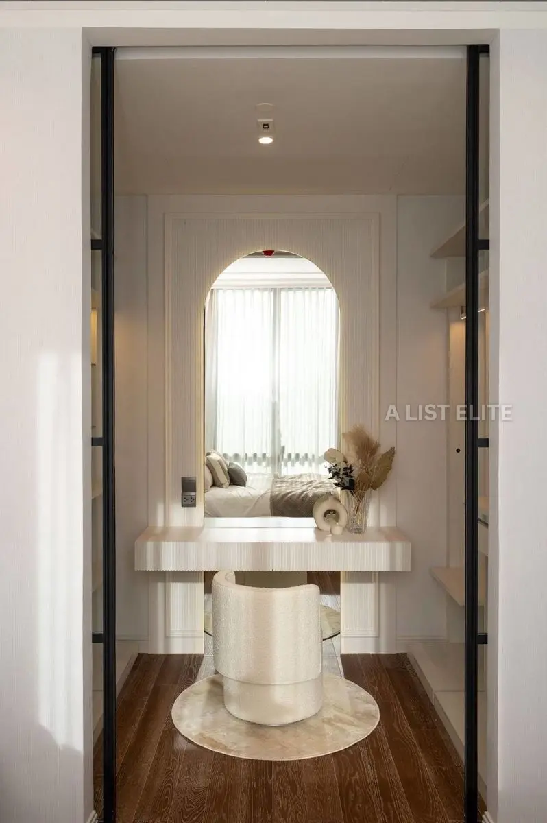 3 Bedroom 3 Bathroom Condo in Muniq Langsuan, Bangkok