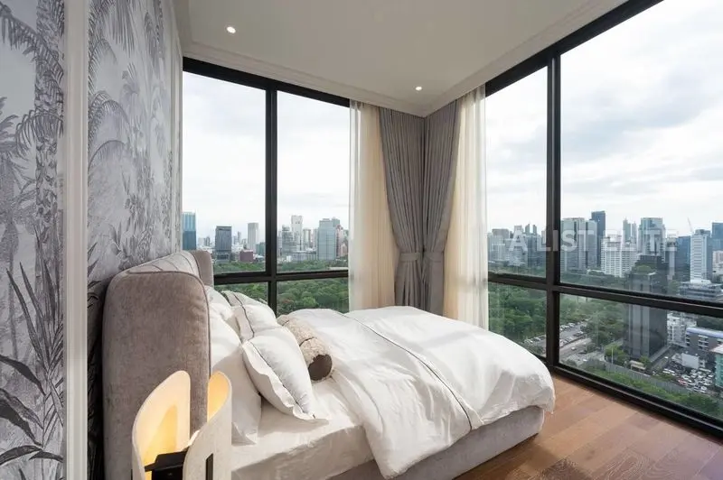 3 Bedroom 3 Bathroom Condo in Muniq Langsuan, Bangkok