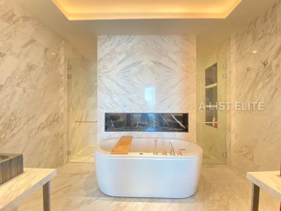 THE RESIDENCES AT MANDARIN ORIENTAL