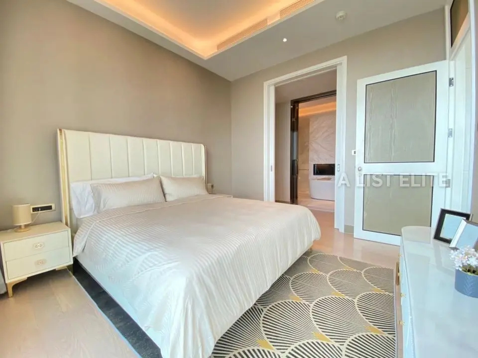 THE RESIDENCES AT MANDARIN ORIENTAL