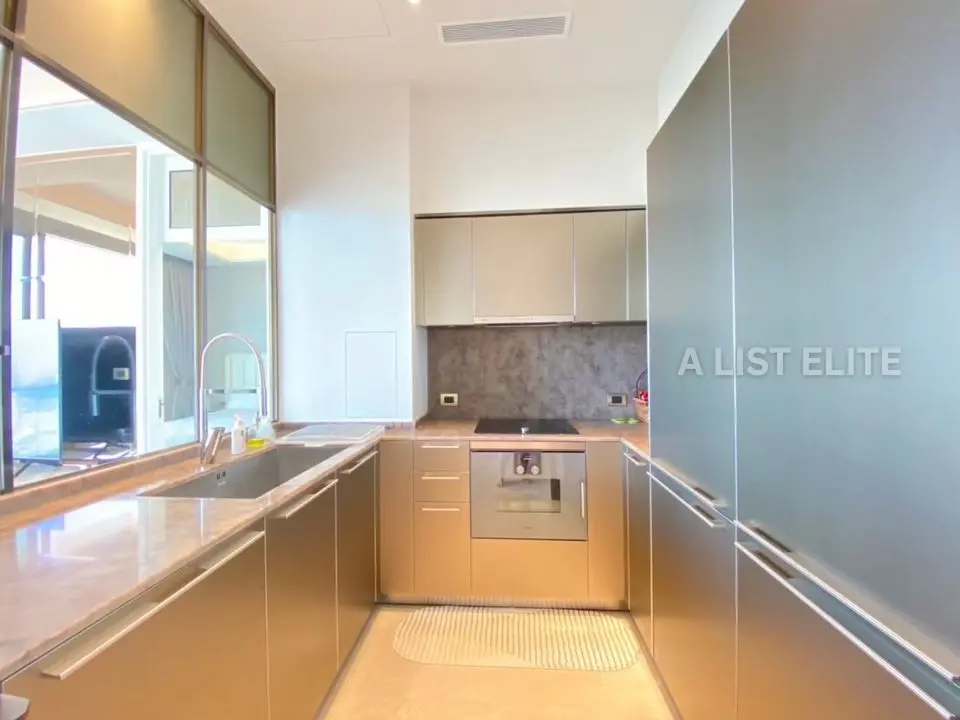 THE RESIDENCES AT MANDARIN ORIENTAL