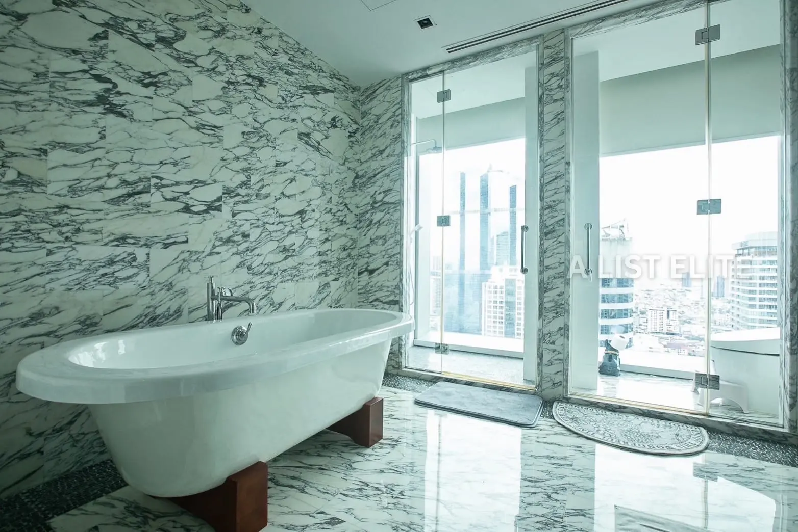 THE RITZ-CARLTON RESIDENCES