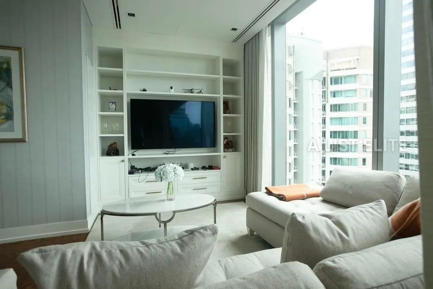 THE RITZ-CARLTON RESIDENCES