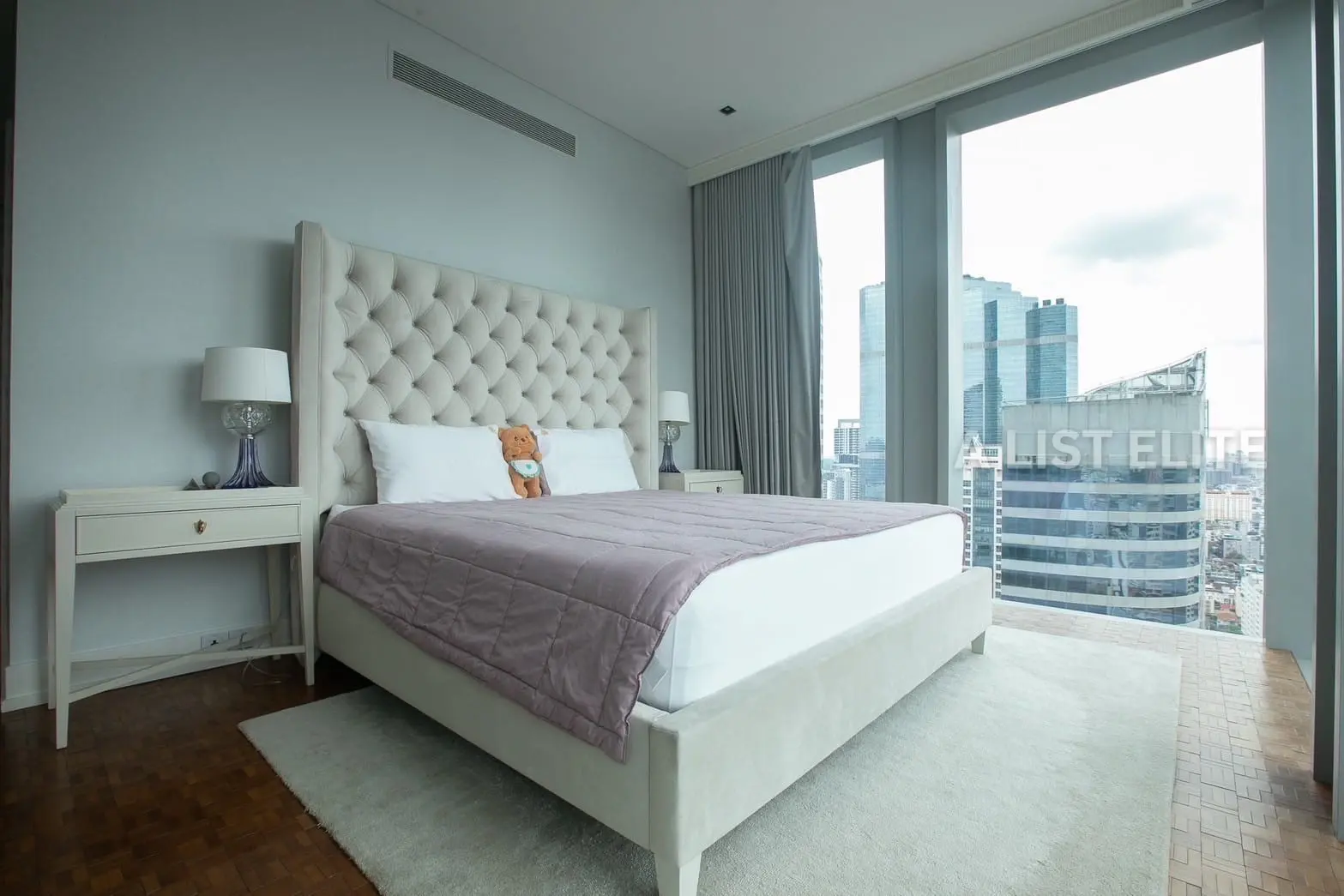 THE RITZ-CARLTON RESIDENCES