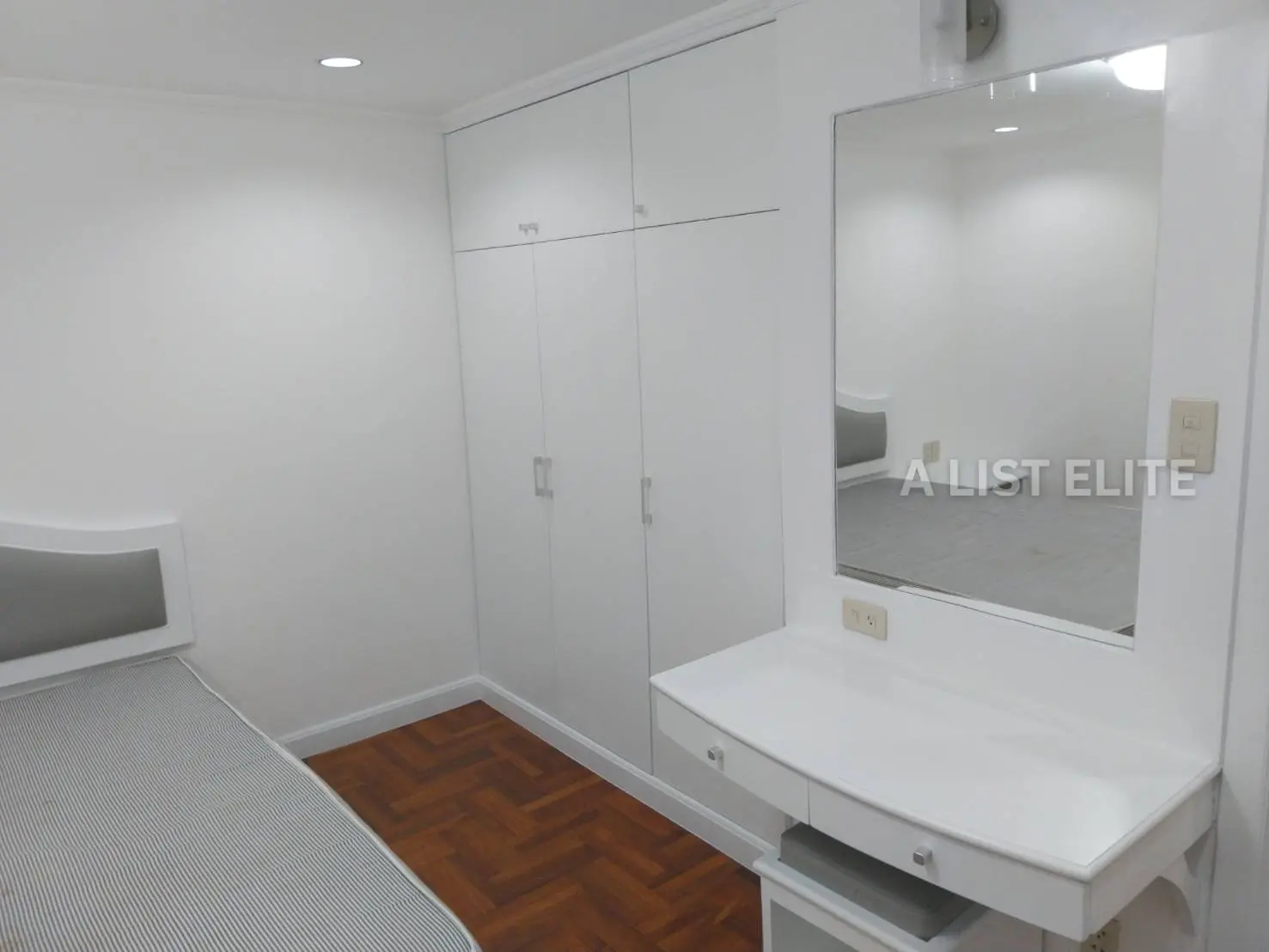 ELITEIT240029 อคาเดเมีย แกรนด์ ทาวเวอร์