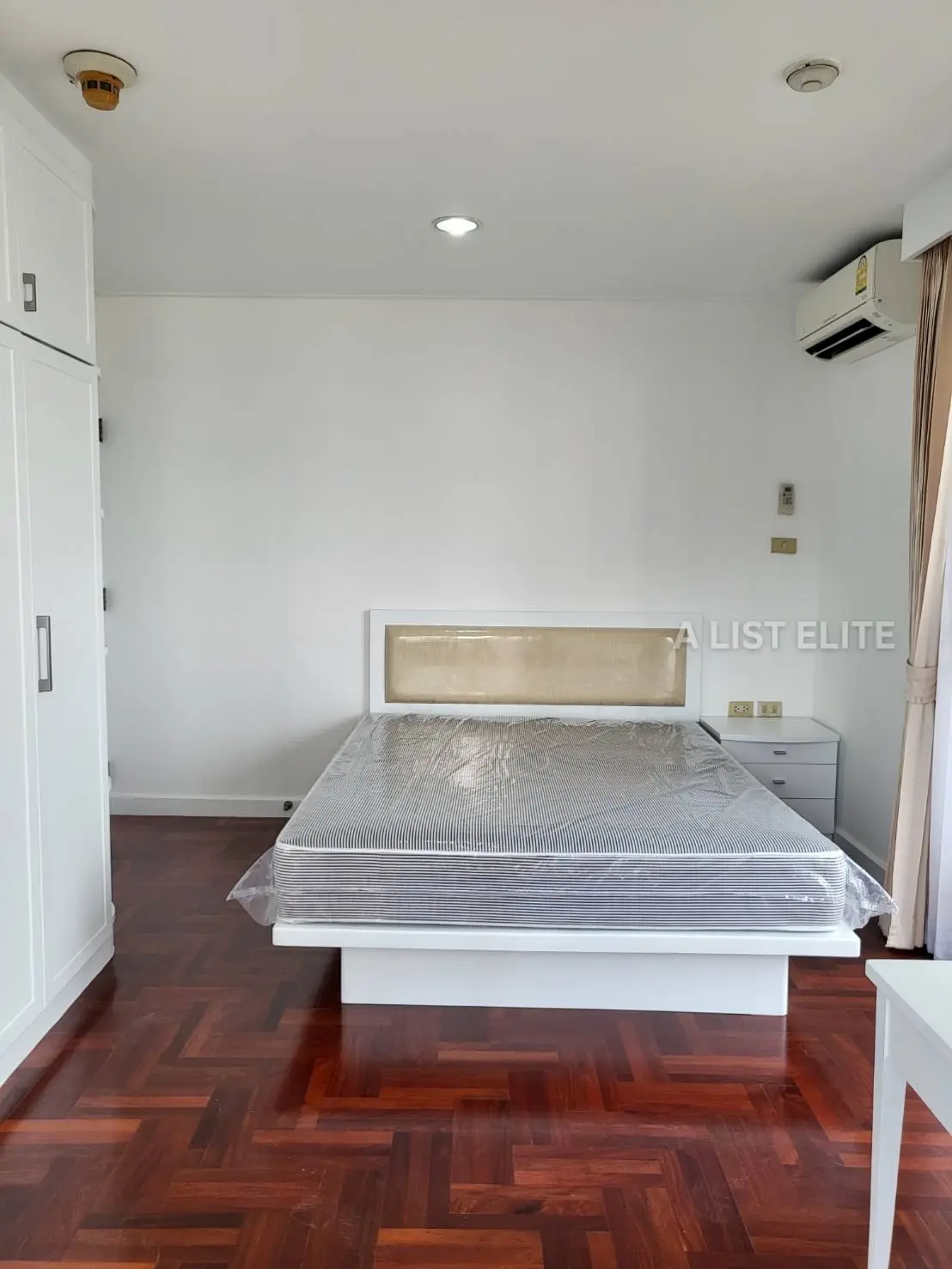 ELITEIT240032 ริชมอนด์ พาเลส