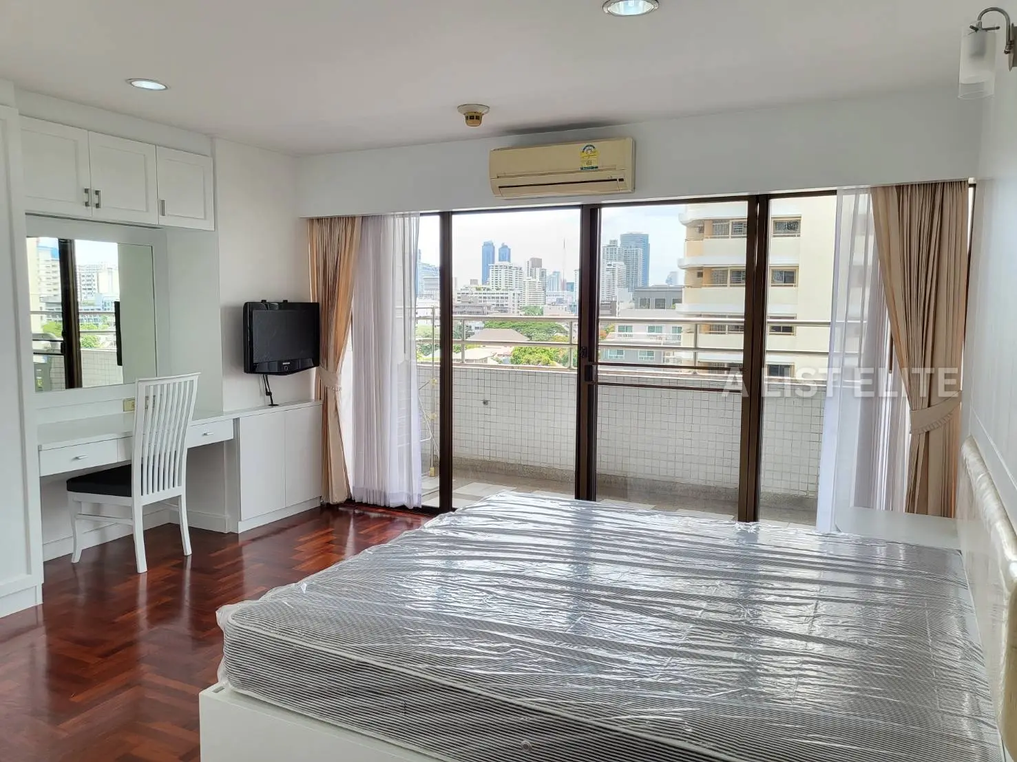 ELITEIT240032 ริชมอนด์ พาเลส