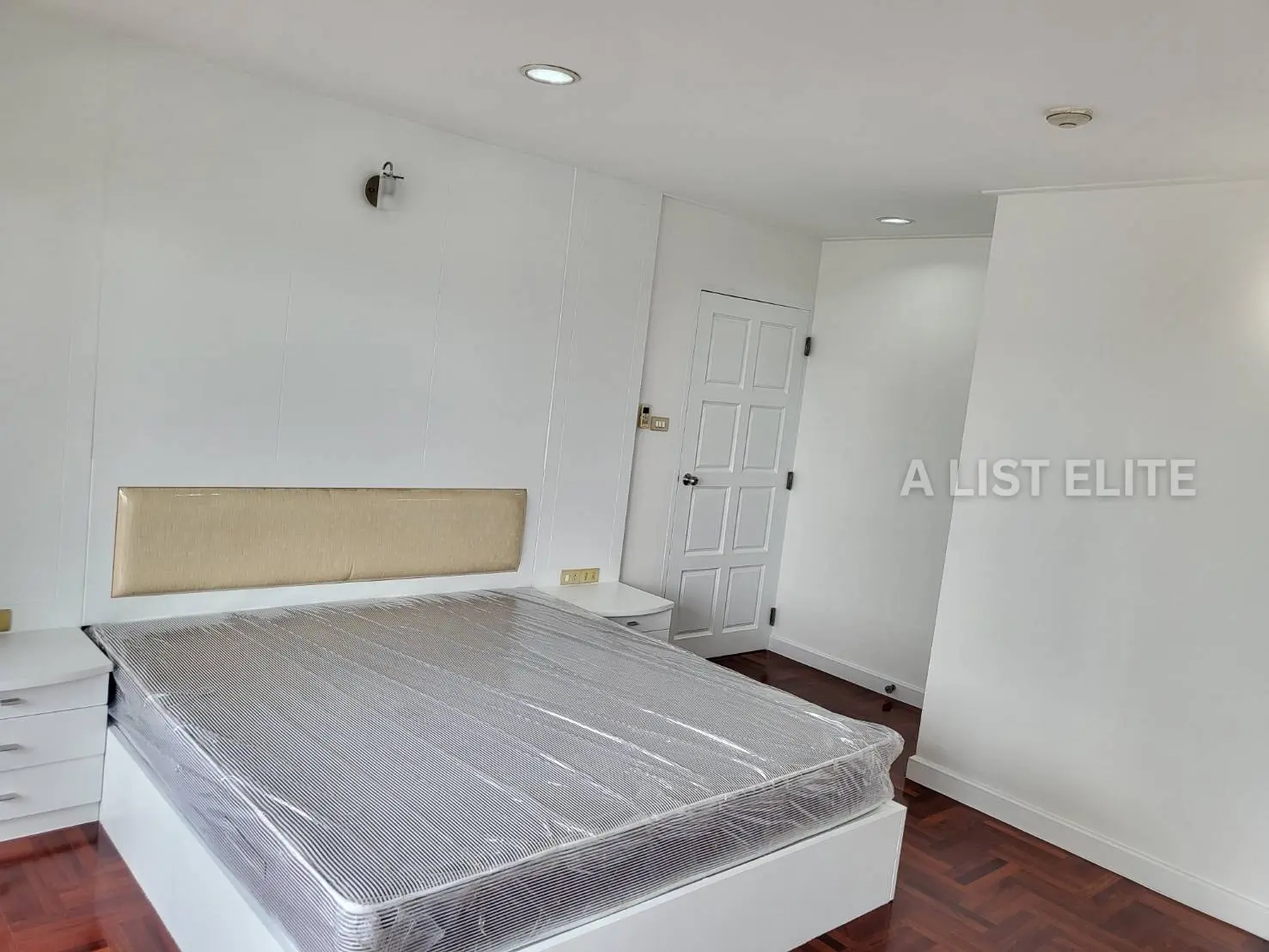 ELITEIT240032 ริชมอนด์ พาเลส
