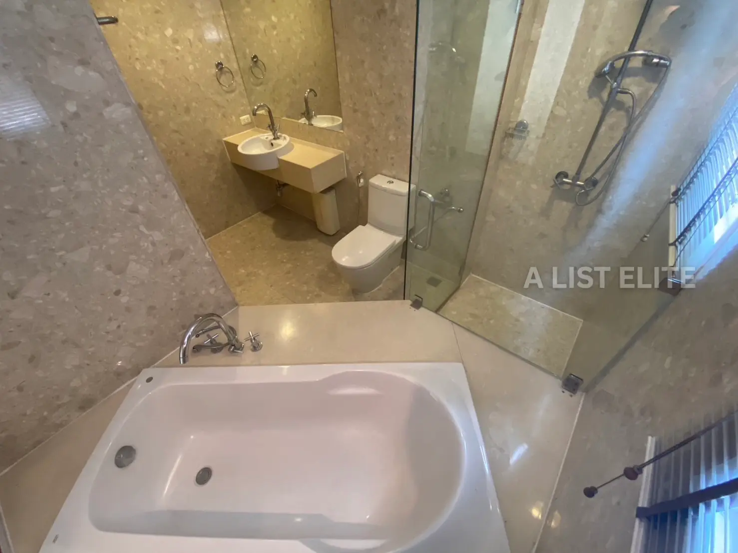 ELITEIT240041 วิสคาย่า ไพรเวท เรสซิเดนท์