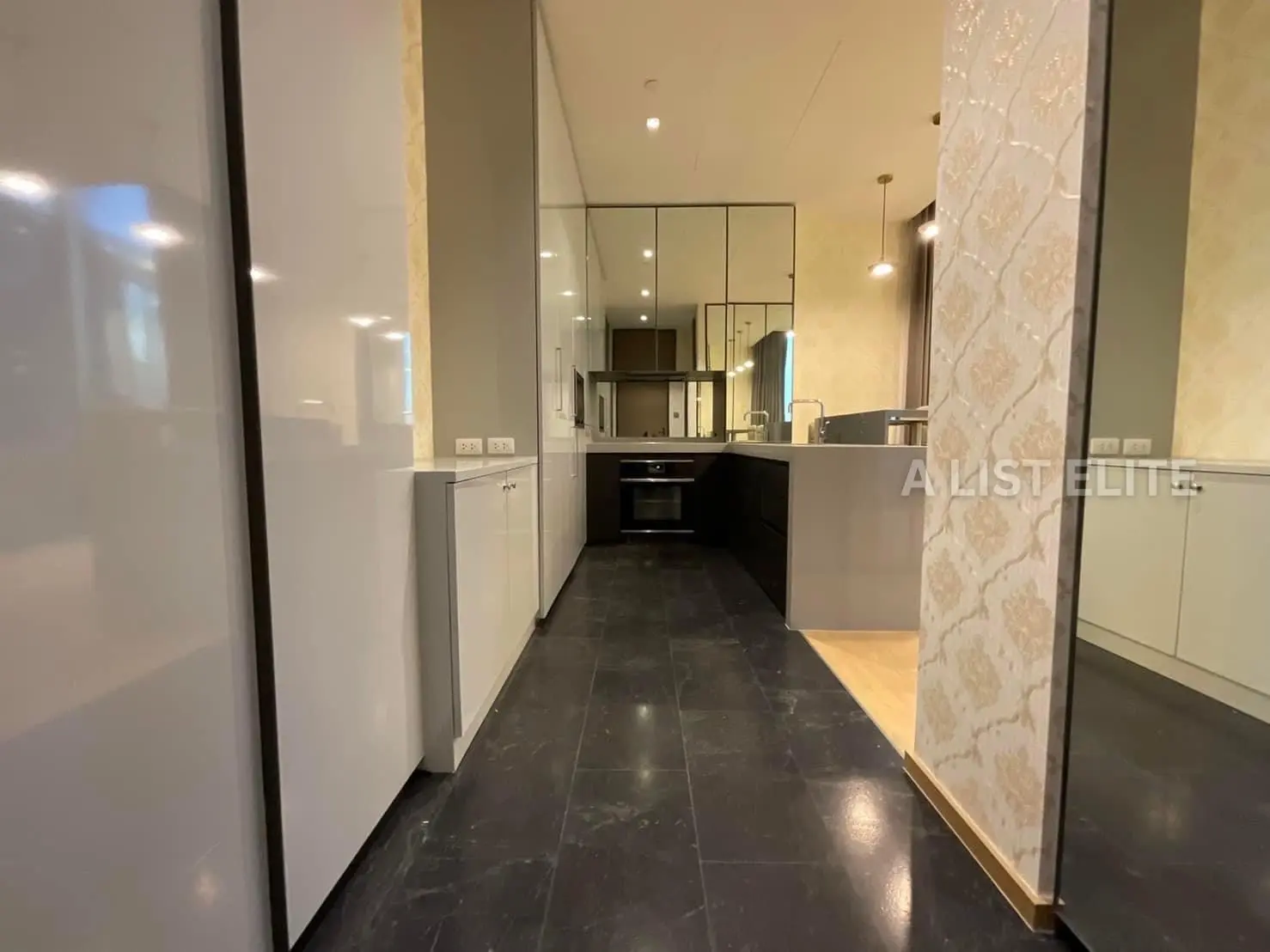 ELITEIT240015 Baan Sathorn Chaopraya