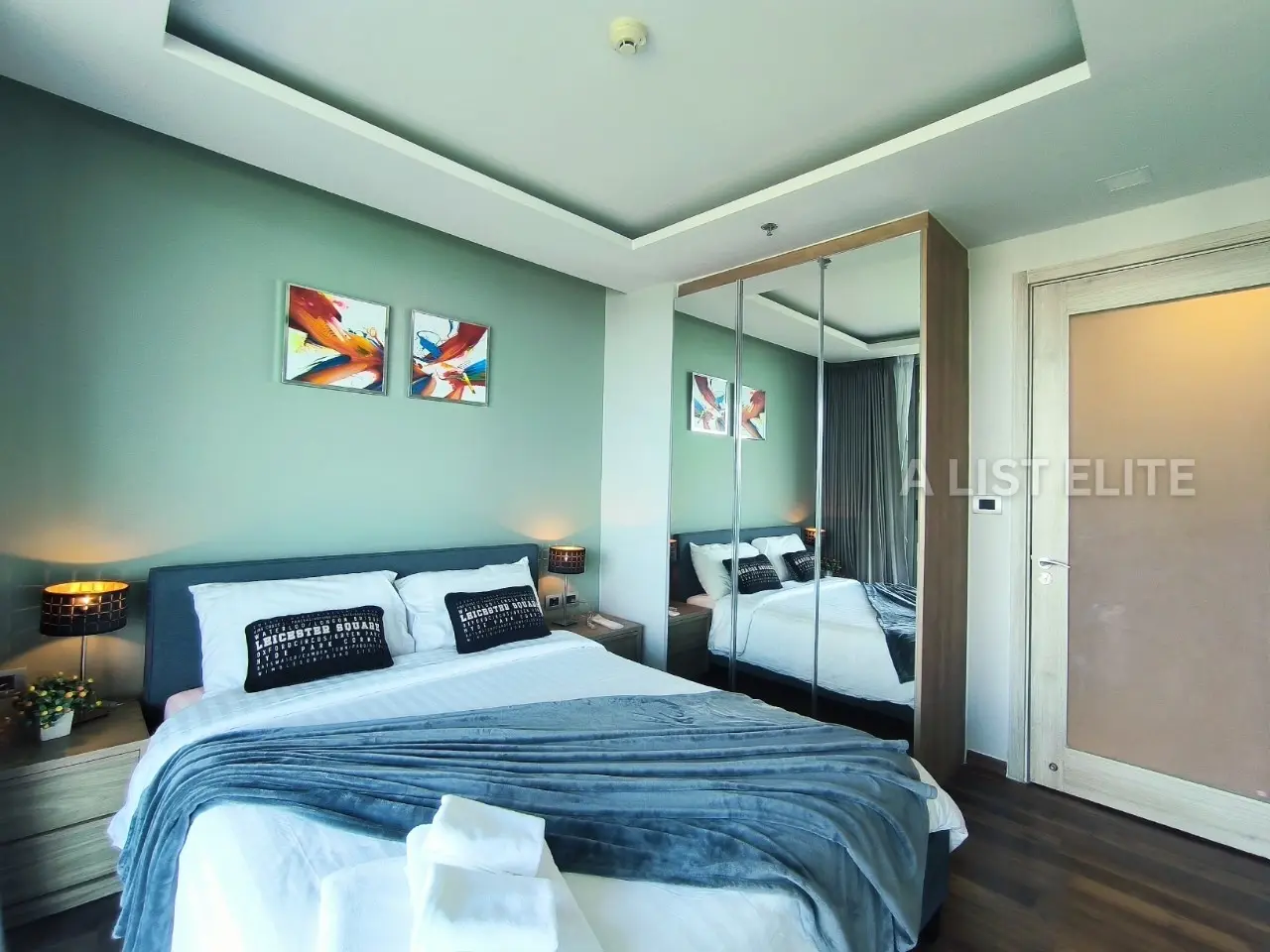 คอนโดมิเนียมริมทะเลที่กว้างขวางสำหรับขายที่ Peak Condominium