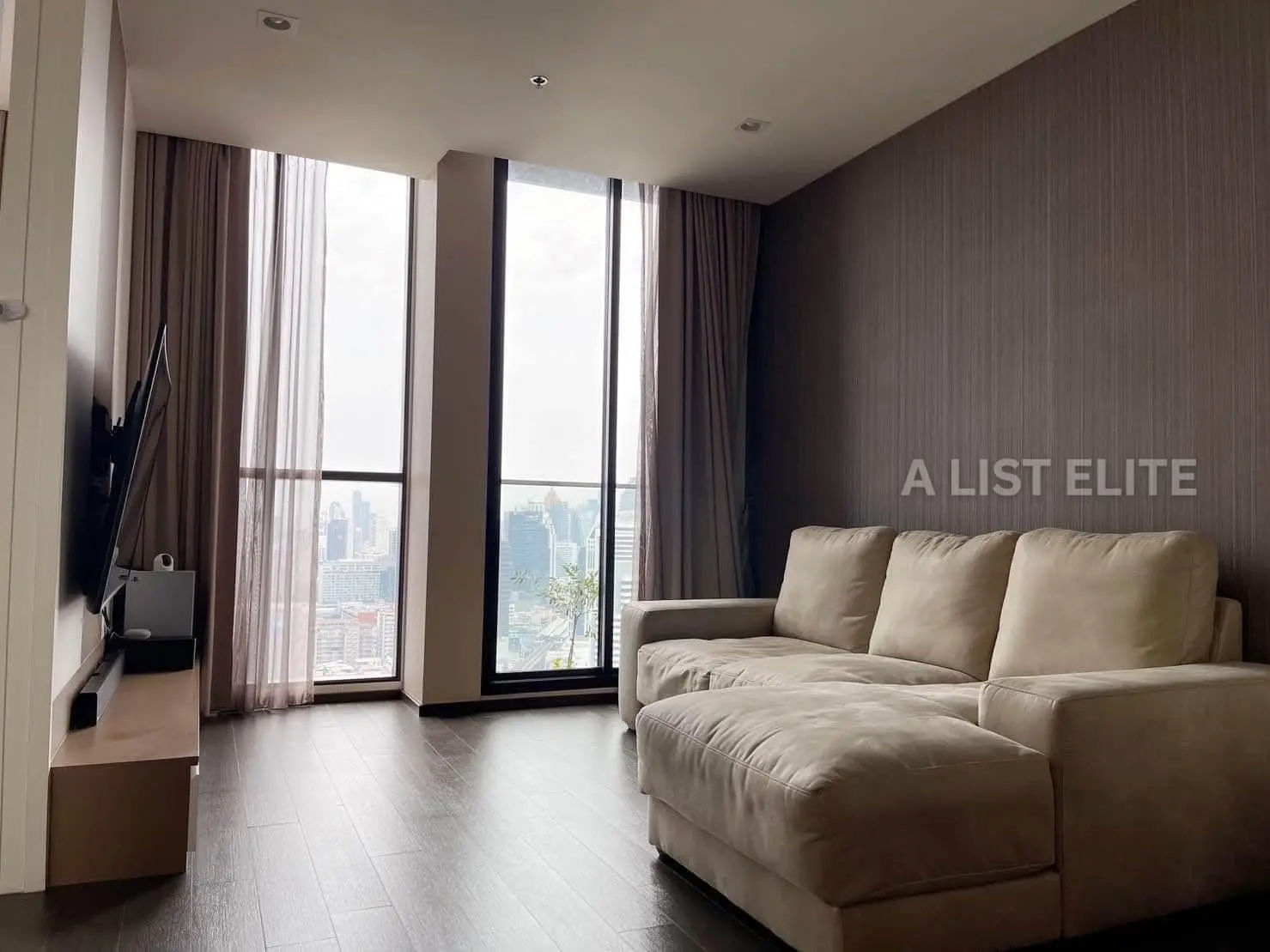 Noble Ploenchit