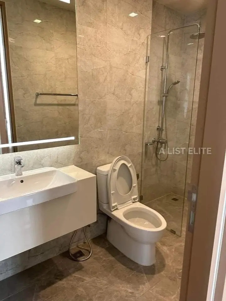NOBLE AUTOUR DE SUKHUMVIT 33