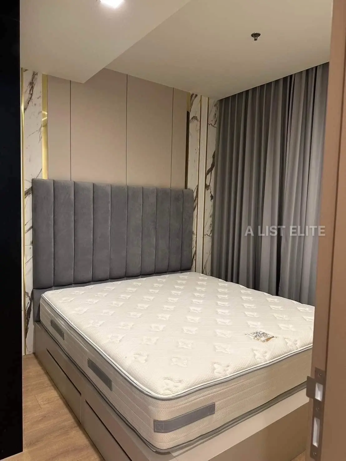 NOBLE AUTOUR DE SUKHUMVIT 33