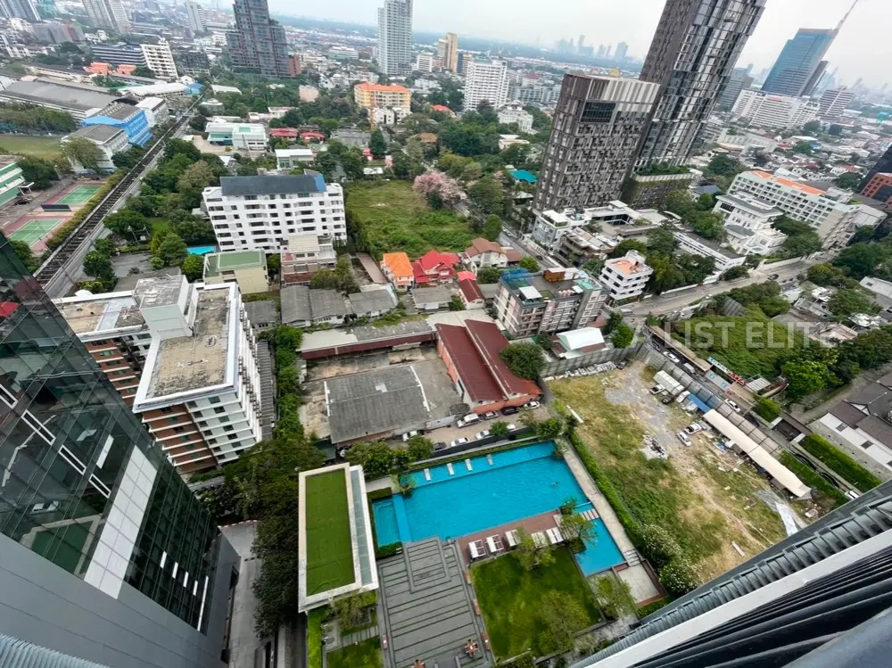 สิริ แอท สุขุมวิท