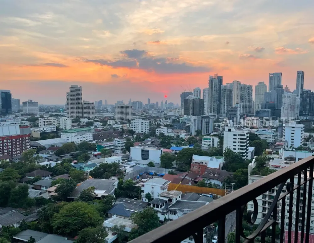 The Crest Sukhumvit 34