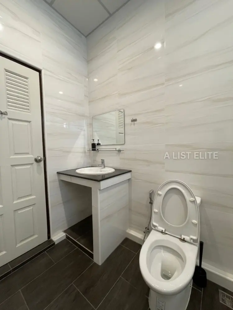 Townhouse in Bang Phlat