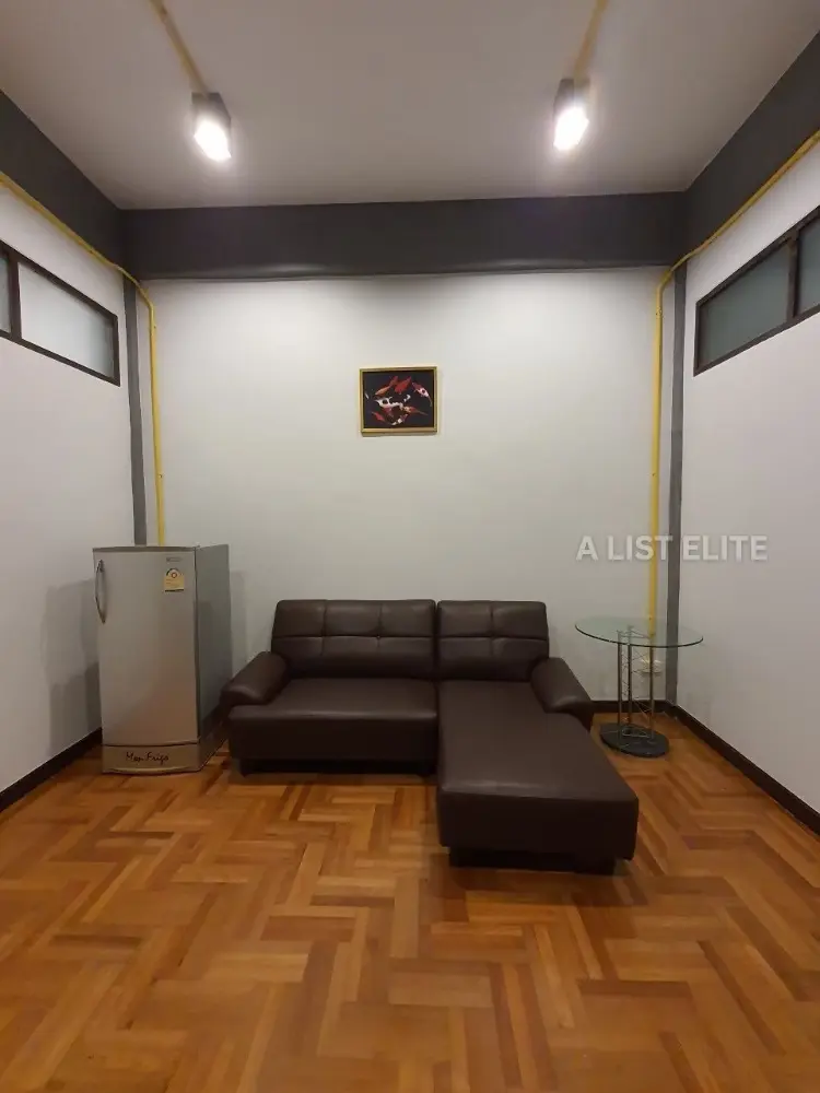 Townhouse in Bang Phlat