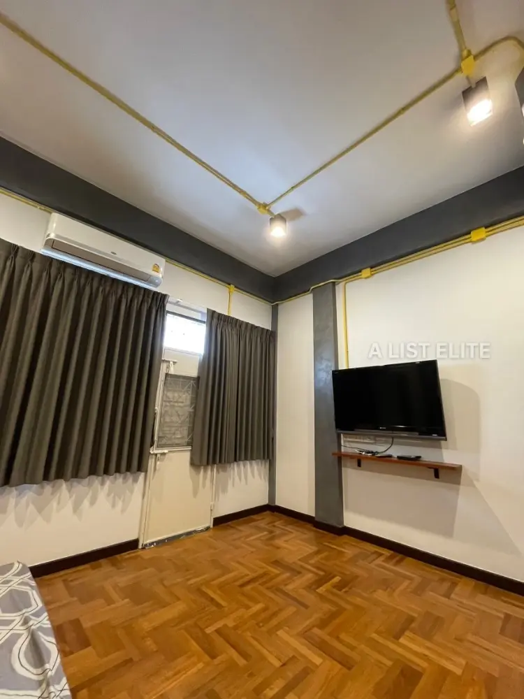 Townhouse in Bang Phlat