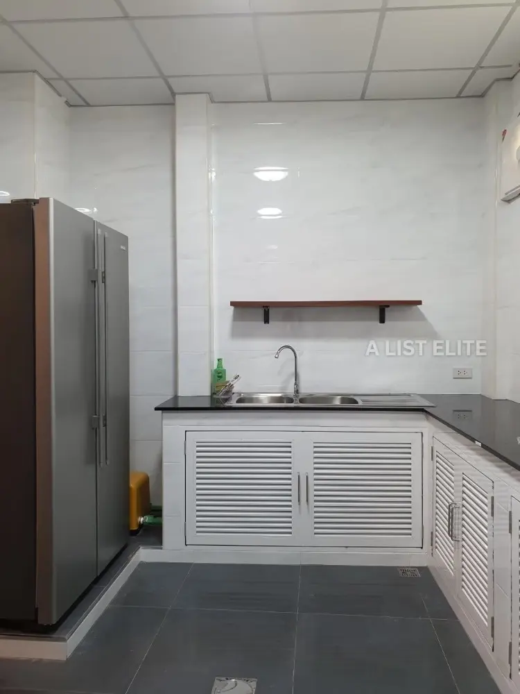 Townhouse in Bang Phlat