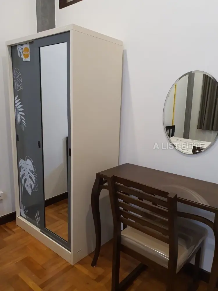 Townhouse in Bang Phlat