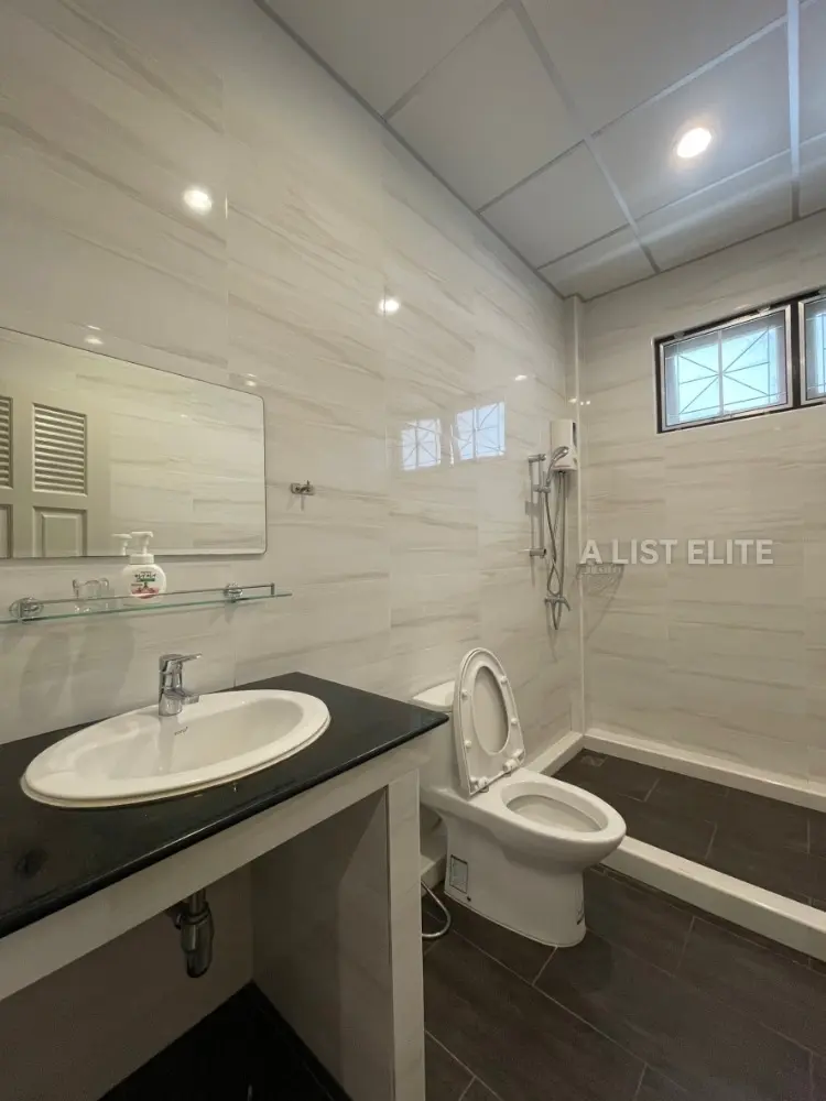 Townhouse in Bang Phlat