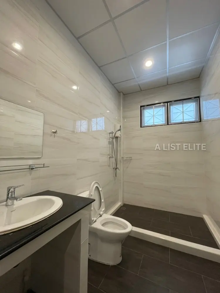 Townhouse in Bang Phlat