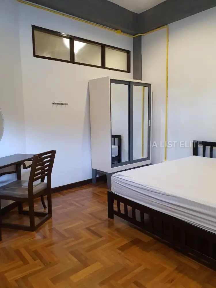 Townhouse in Bang Phlat