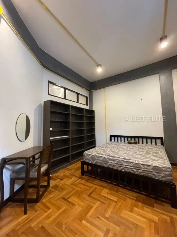 Townhouse in Bang Phlat