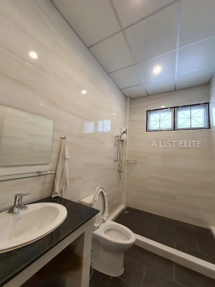 Townhouse in Bang Phlat