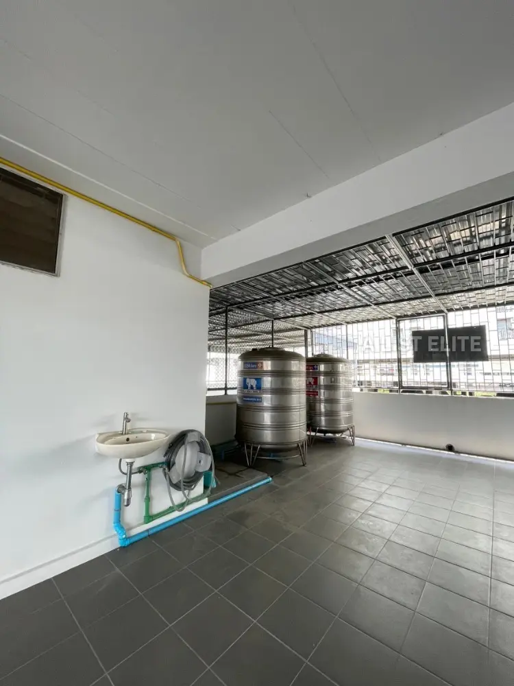 Townhouse in Bang Phlat