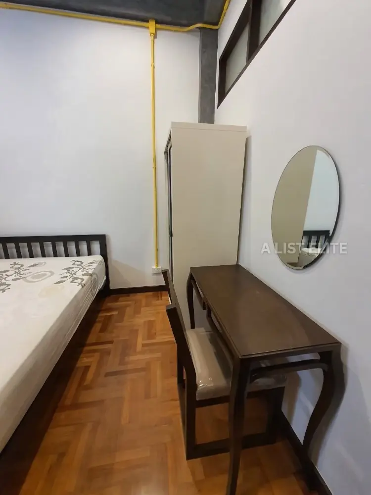 Townhouse in Bang Phlat