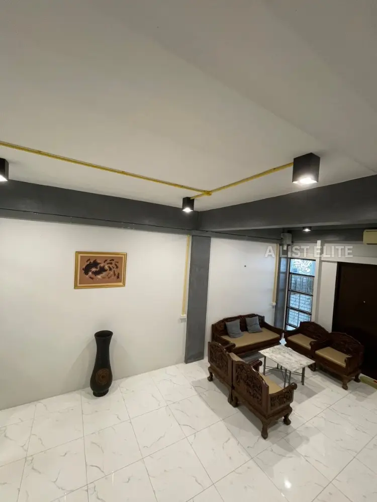 Townhouse in Bang Phlat