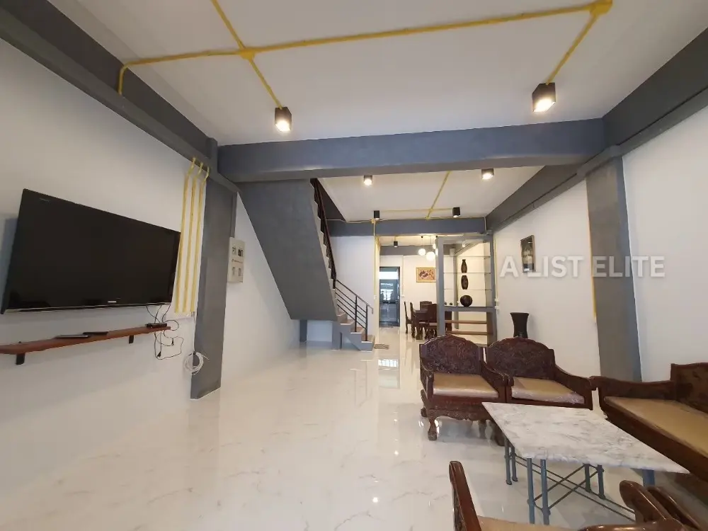 Townhouse in Bang Phlat