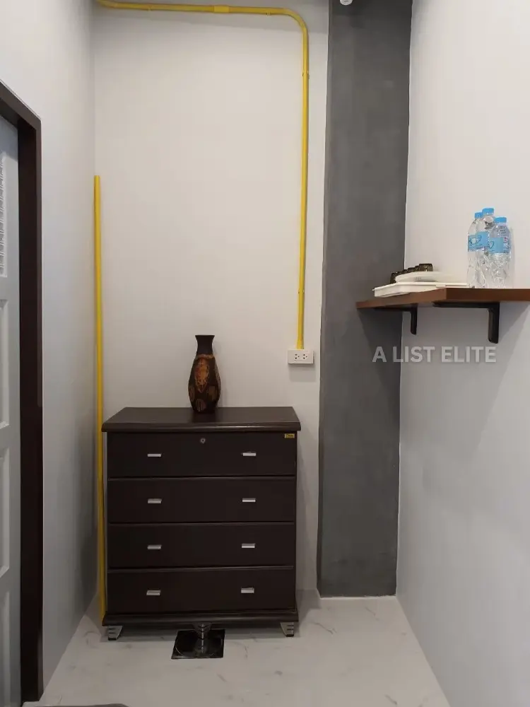 Townhouse in Bang Phlat