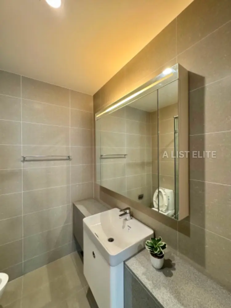 Noble Ploenchit