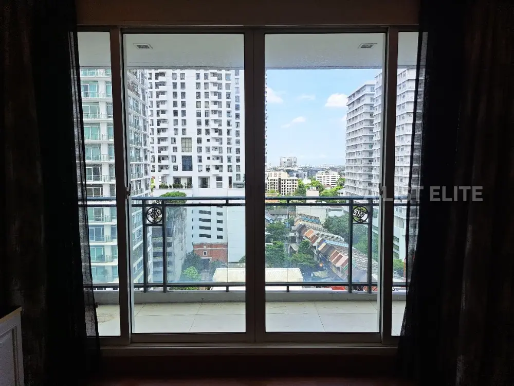 Ivy Thonglor